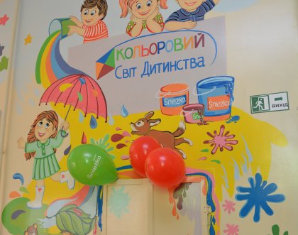 Кольорові ілюстрації на стінах дитячого відділення Львівської обласної інфекційної лікарні  сприятимуть лікуванню дітей