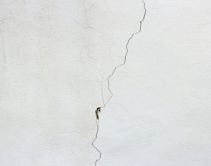 Тріщини на стінах – як з ними боротися? 