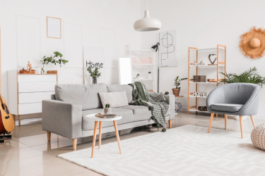 Идеи для пустой стены в гостиной. Узнайте, как сделать интерьер интересным