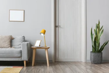 Как оформить стены в прихожей? Практичные и декоративные решения 