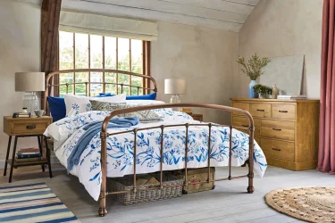 Як облаштувати кімнату для літньої людини? Про що слід пам'ятати, які кольори вибирати? Ось наші поради!