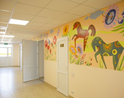 Инфекционное отделение в детской больнице в Дрогобыче украшено художественными росписями