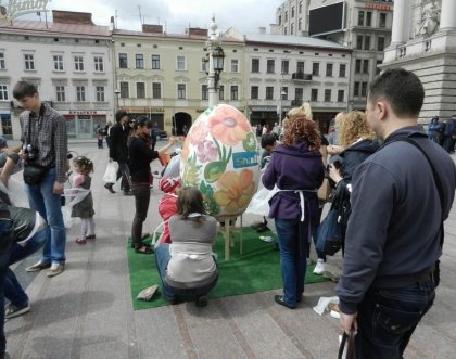 «Снєжка-Україна» згуртувала спільноту Львівщини навколо розпису велетенських писанок