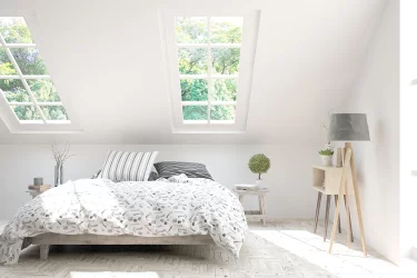 Не знаете, как обустроить гардеробную в мансарде? Мы подскажем! 