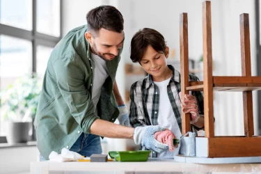 Як самостійно перефарбувати старі меблі: все про інструменти, матеріали та технологію нанесення