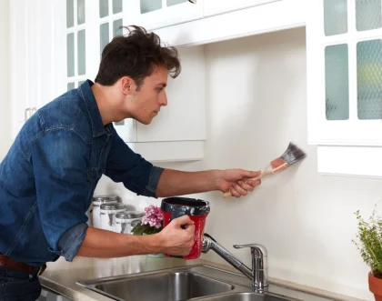 Какая краска лучше: акриловая, латексная или силиконовая? Выбираем лучший материал для дома