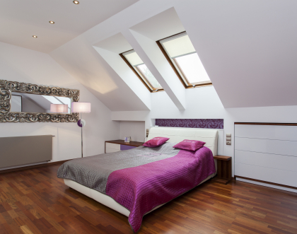 Сучасний дизайн спальні на мансарді